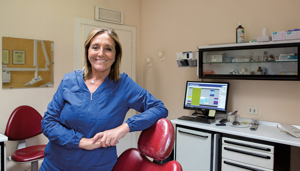 Sig.ra Evelina Antonioli assistente alla poltrona Studio Dentistico Bianchini Rimini